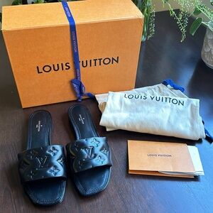 New Louis Vuitton Revival Black Flat Leather Mule 38 7